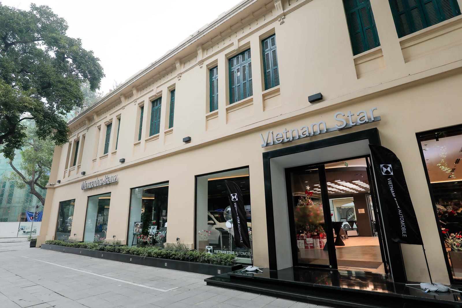 Showroom-mercedes-benz-vietnam-star