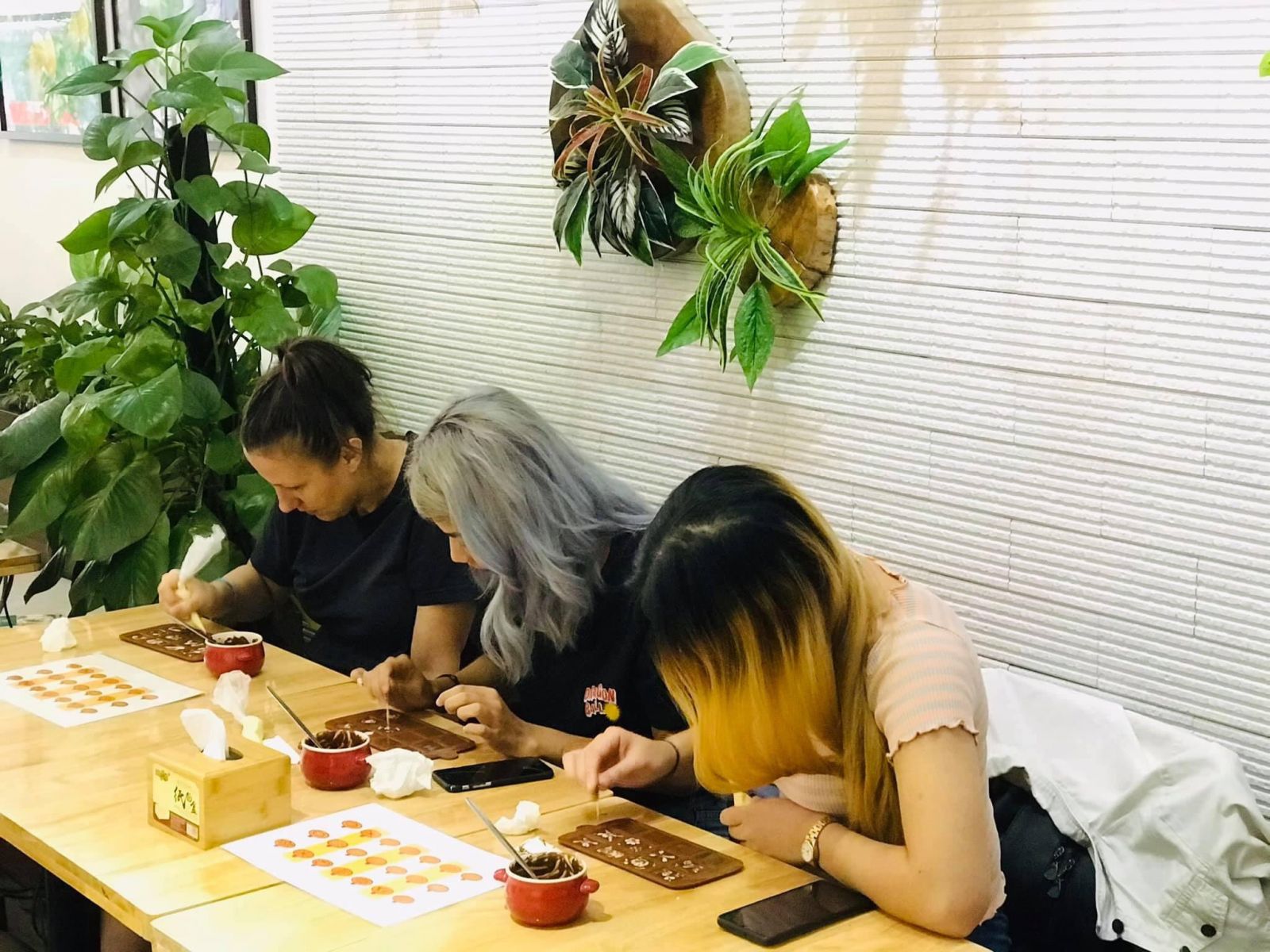 trai-nghiem-lam-socola-thu-cong-tai-highland-cacao